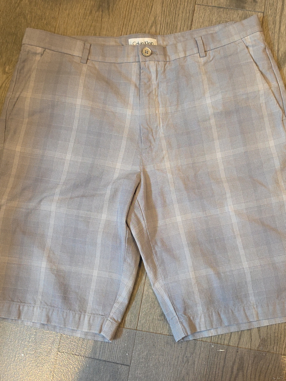 Calvin Klein Men's Light Gray Plaid Flat-Front Shorts